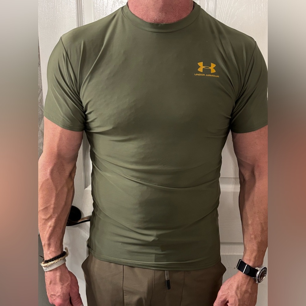 Under Armour Men's XXL Short Sleeve Compression Shirt in Olive with Yellow Logo - Picture 1 of 3